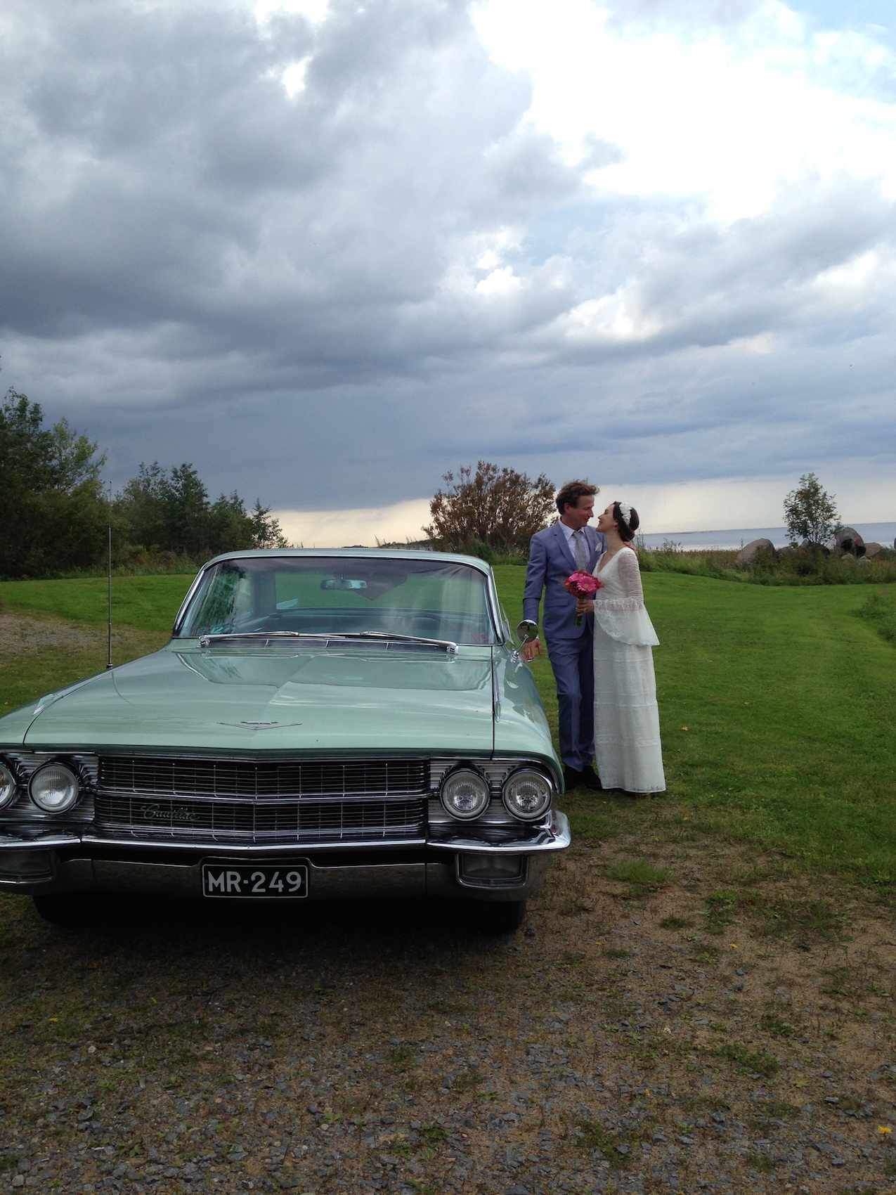 cadillac and the wedding couple